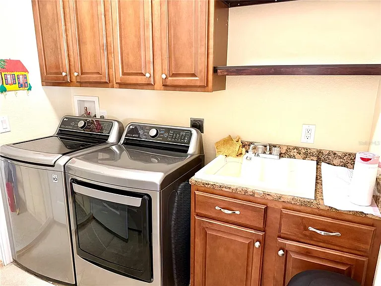 2736 Magdalina Dr — Photo 14
