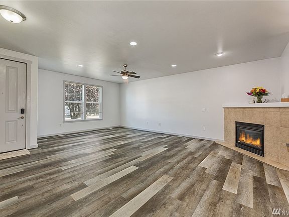 5th image of 2332 163rd Street Ct E