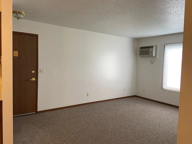 1220 Hardin Dr — Photo 8