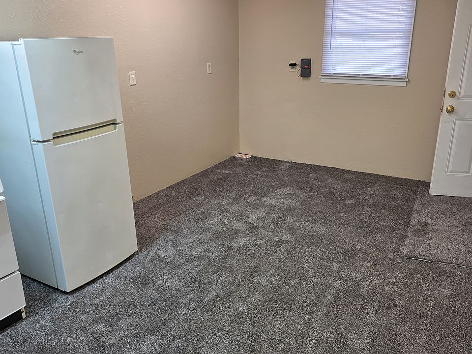 2nd image of 1448 2nd St APT 3