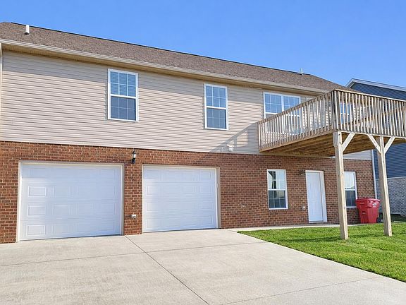 2nd image of 220 Oak Ridge Dr