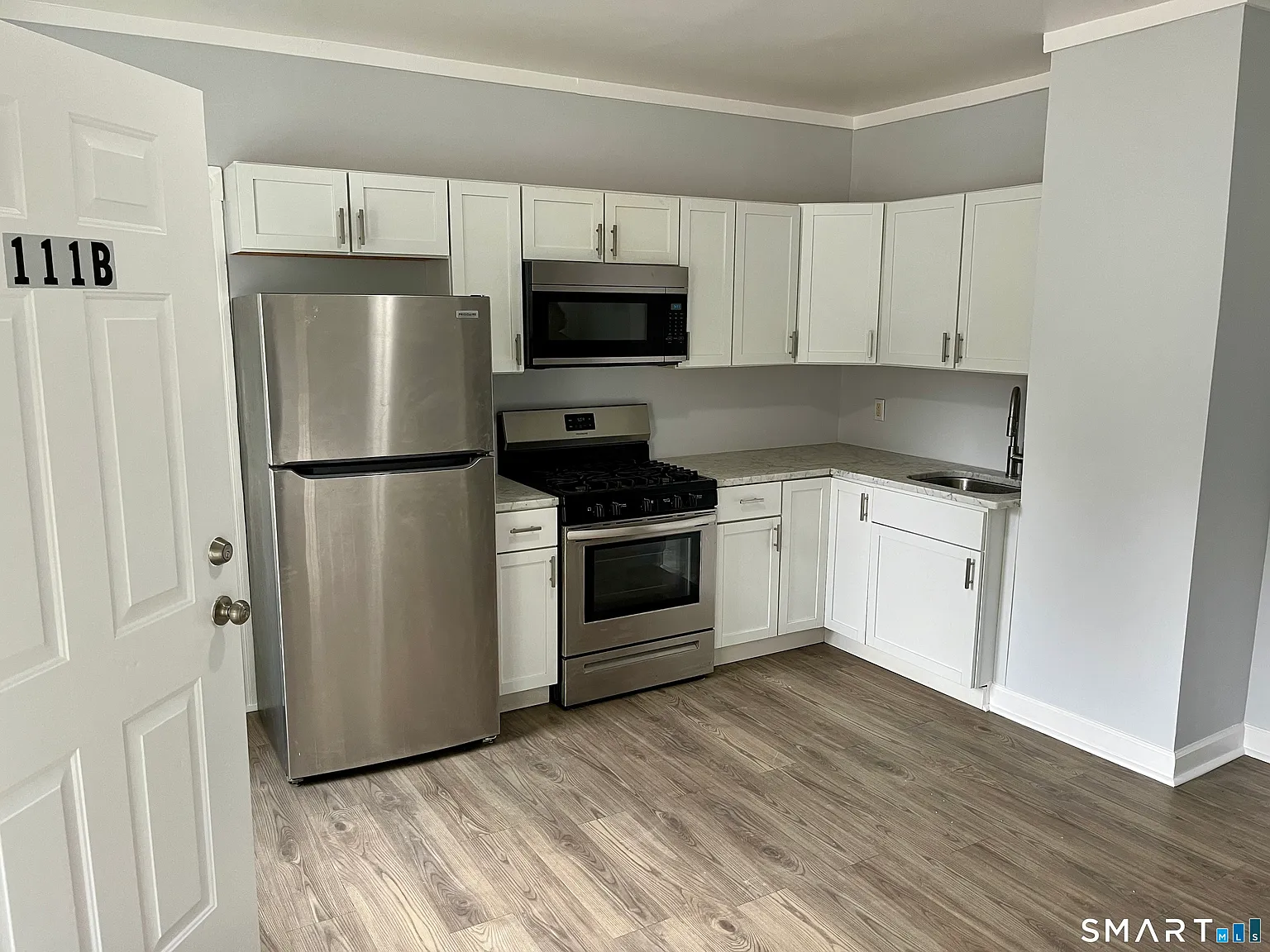 2 bed, 1.0 bath, 1176 sqft, $1,800 — Photo 1