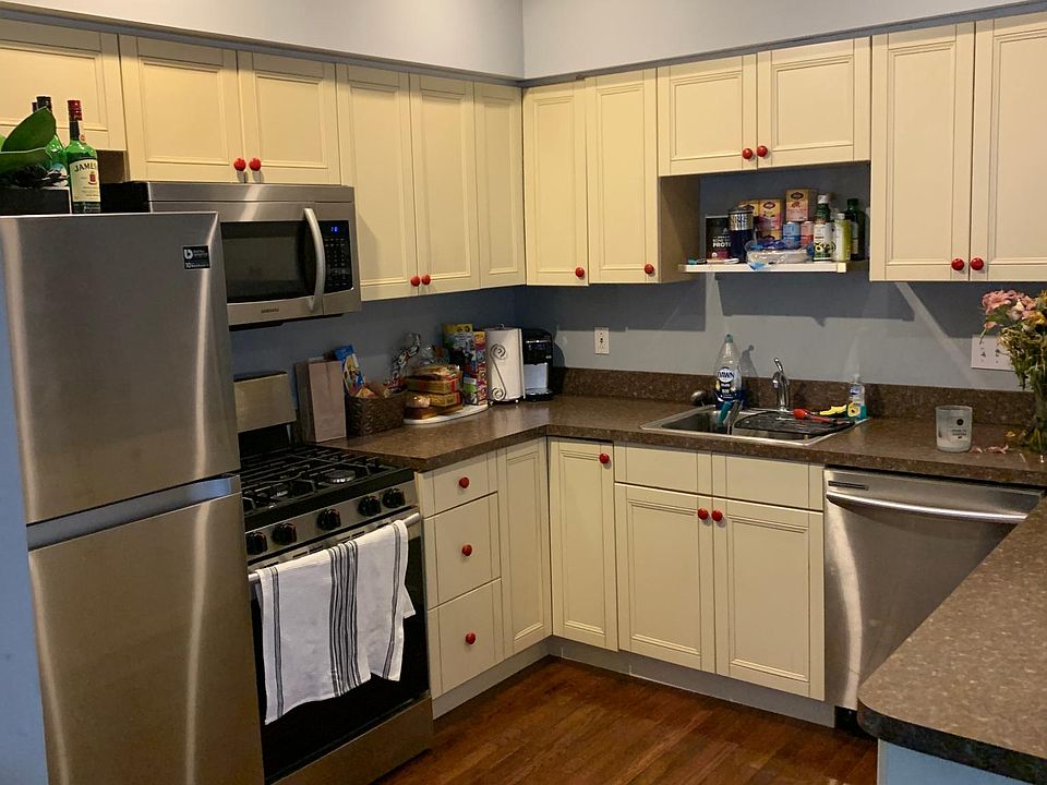 1st image of 2287 Thurman Ave #2