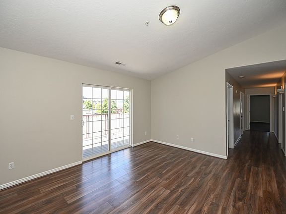 4th image of 1484 W Westbury Way #I