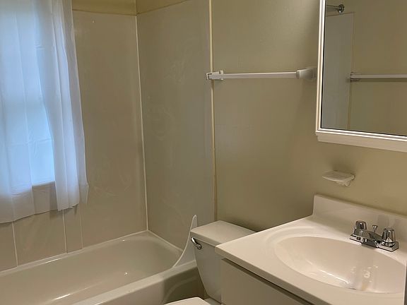3rd image of 305 N Roosevelt Ave #5
