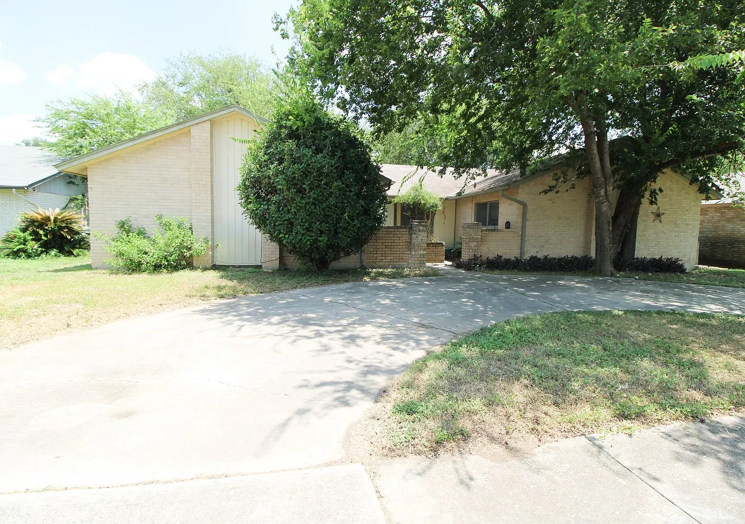 4724 Oakfield Way — Photo 1