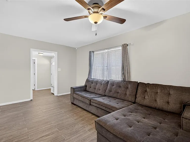 706 Mission Dr — Photo 16