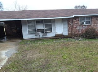 673 Cox Creek Pkwy, Florence, AL 35630