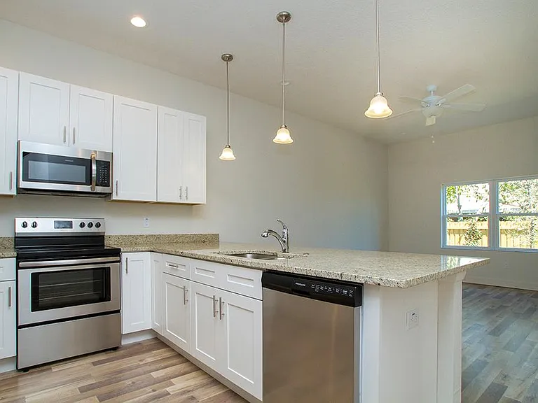 12723 Indian Rocks Rd — Photo 5