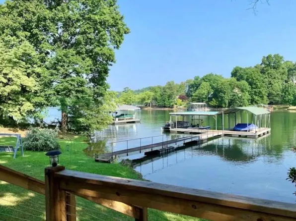 209 N Berrong St, Hiawassee, GA 30546