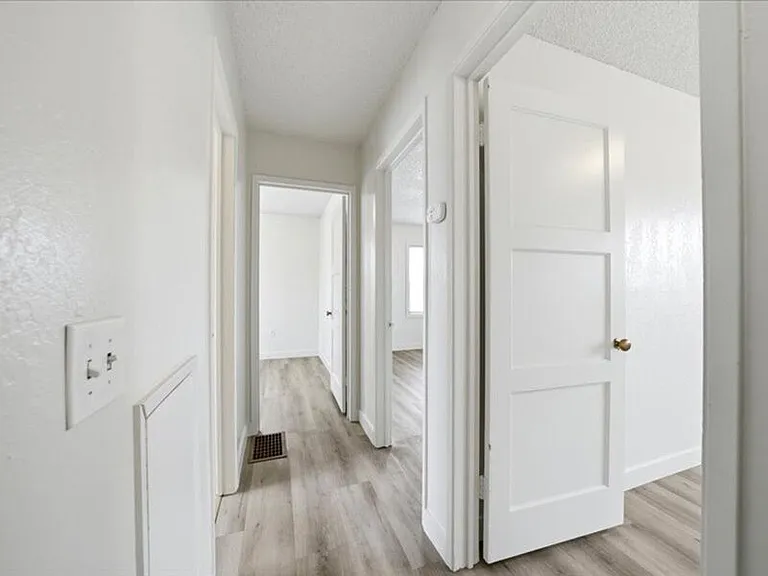 1347 Thayer Dr — Photo 4