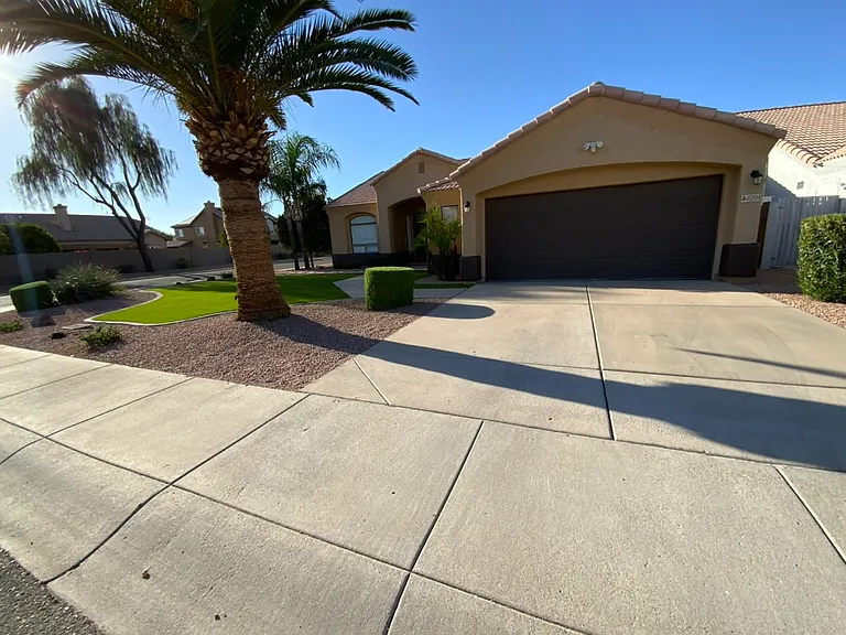 6204 E Phelps Rd — Photo 2