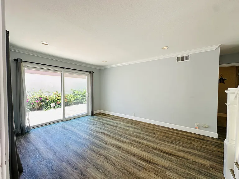 4561 Green Tree Ln — Photo 6