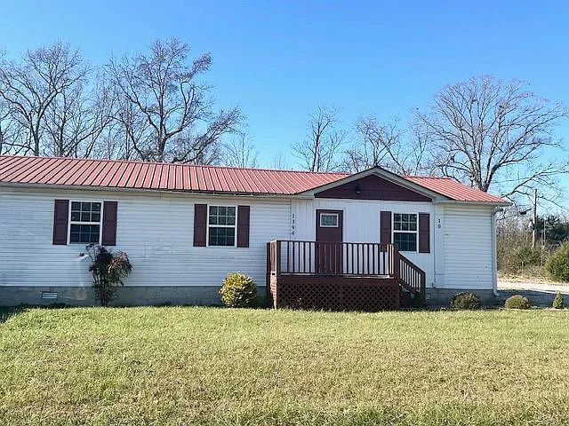 3 bed, 1.0 bath, 1200 sqft, $1,400 — Photo 1
