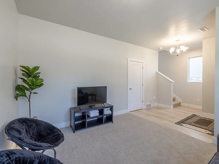 1024 W 400 S — Photo 21