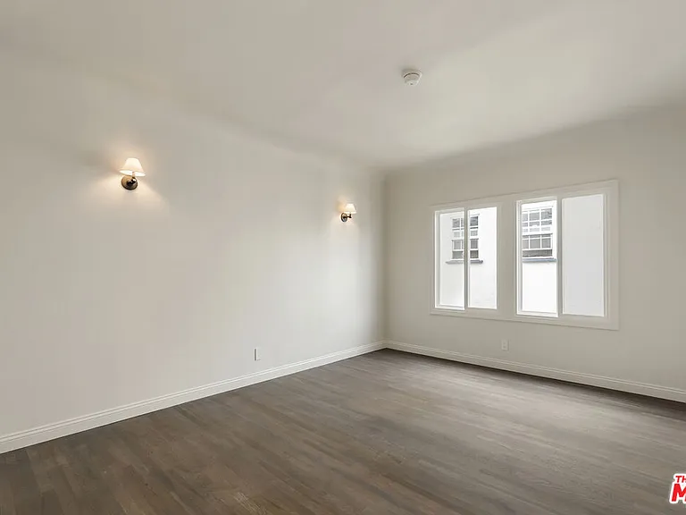 428 S Bedford Dr — Photo 9