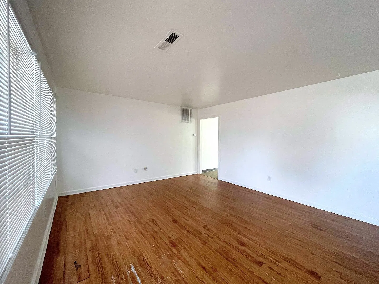 Clean 2 bedroom 1 bath home — Photo 3