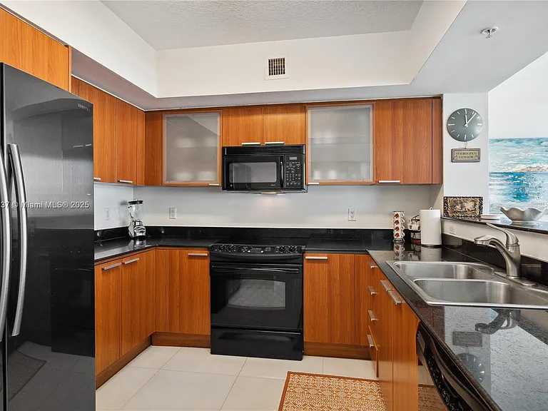 16699 Collins Ave #1407 — Photo 8