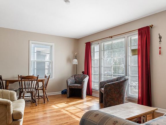 2nd image of 1016 W Neely Ave