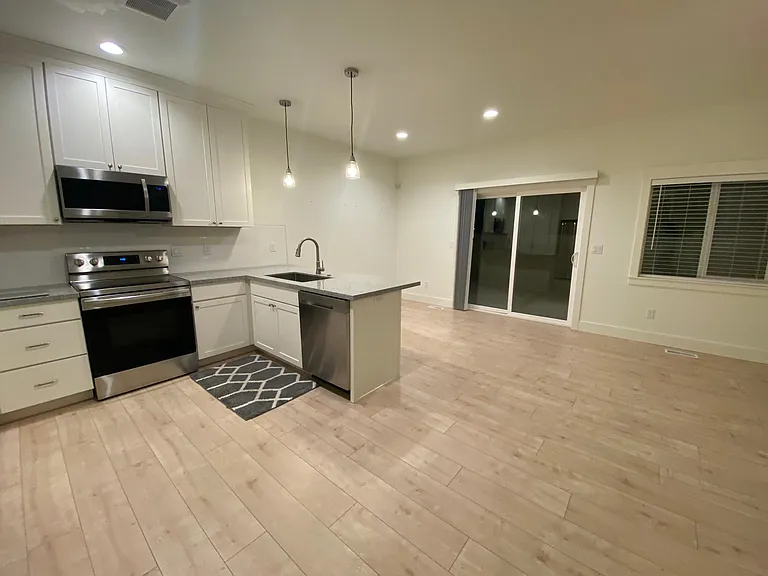 416 S 3 W — Photo 47
