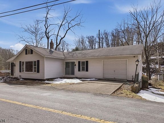 2nd image of 213 York Rd