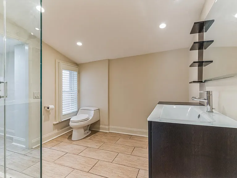 1715 Moravian St — Photo 15