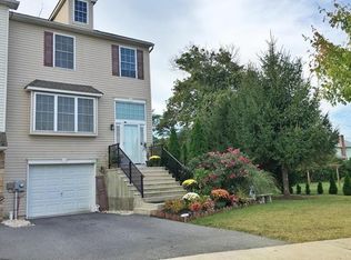 328 Calvert St, Whitehall, PA 18052