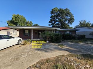 3165 E Houston St, Paris, TX 75460
