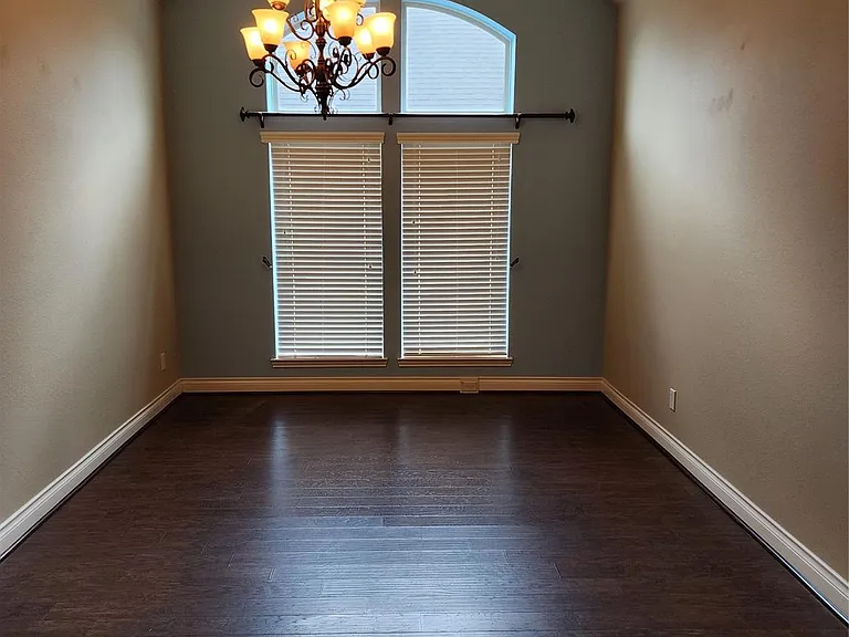 2019 Sunset Springs Dr — Photo 9