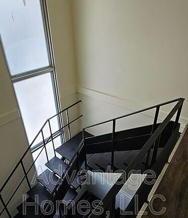 4th image of 820 N 70th St