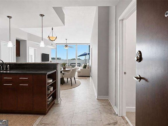 4th image of 3324 Peachtree Rd NE Unit 814