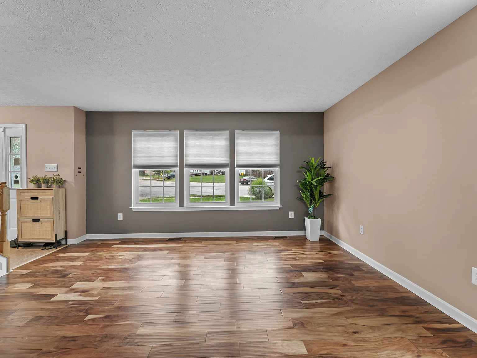 4 bed, 2421 sqft, $3,400 — Photo 2