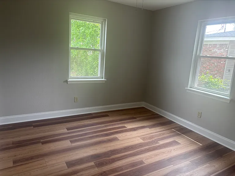 900 Sorrells Dr — Photo 9