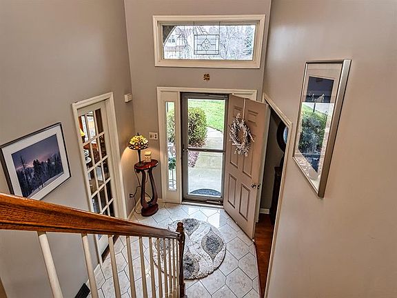 3rd image of 208 Meadowbrook Dr