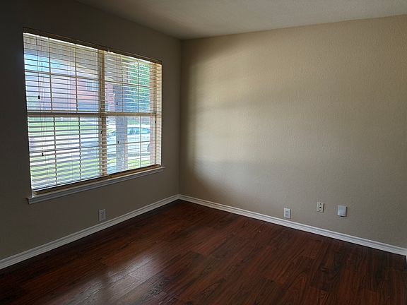 Study room or can be used as a bedroom