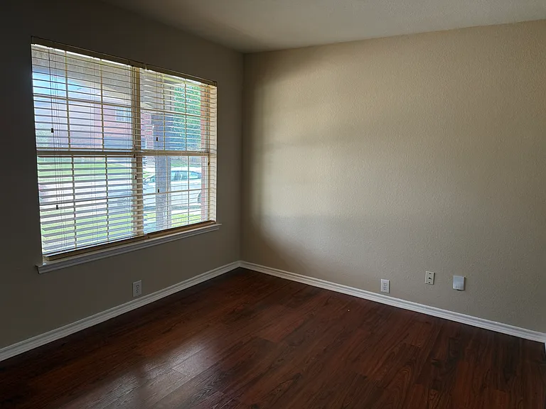 Study room or can be used as a bedroom