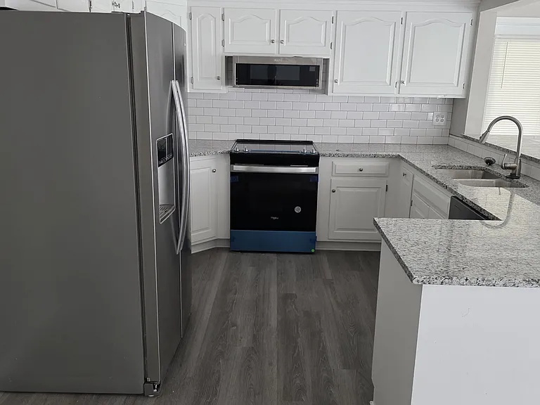 8718 Glenwood Ave — Photo 5