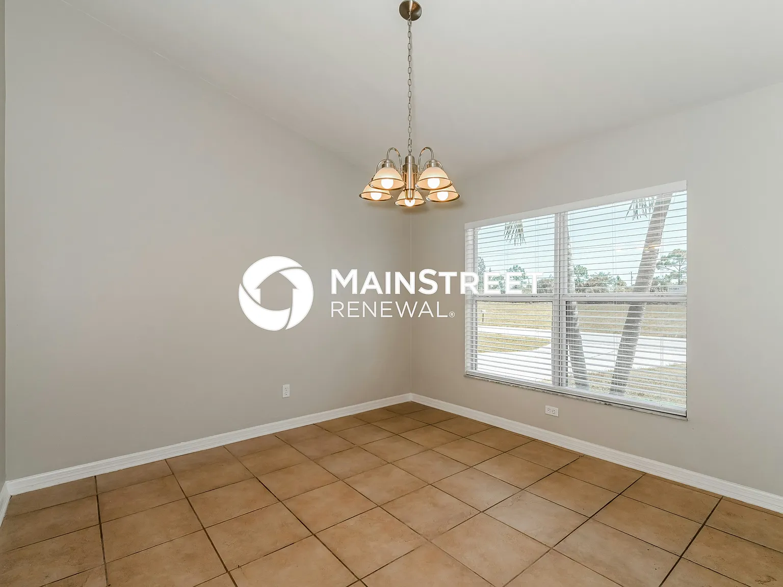 4304 NE 20th Ct — Photo 3