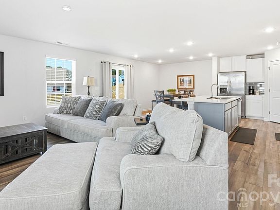 5th image of 2949 Legacy Ridge Ln