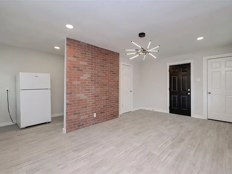 1747 Wroxton Ct #6 — Photo 4