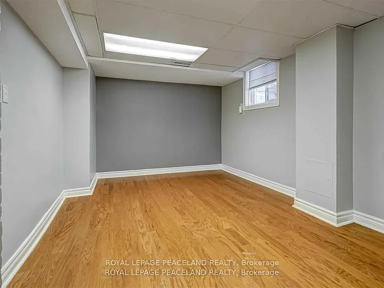 50 Manor Rd E — Photo 11