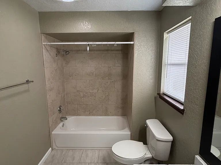 1011 Chartrand Ave — Photo 10