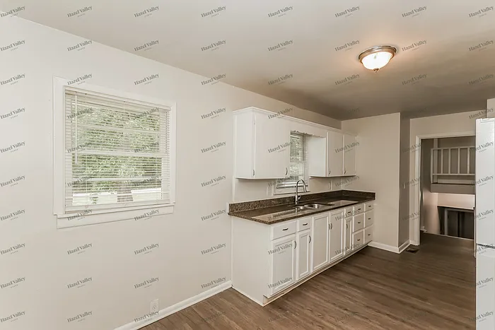 38 Lynhaven Dr — Photo 6