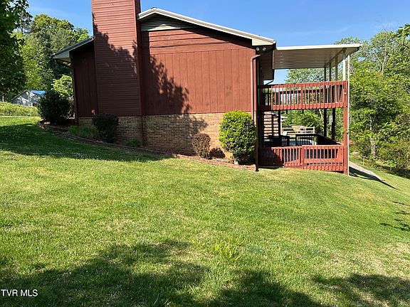 5th image of 737 Foothills Rd