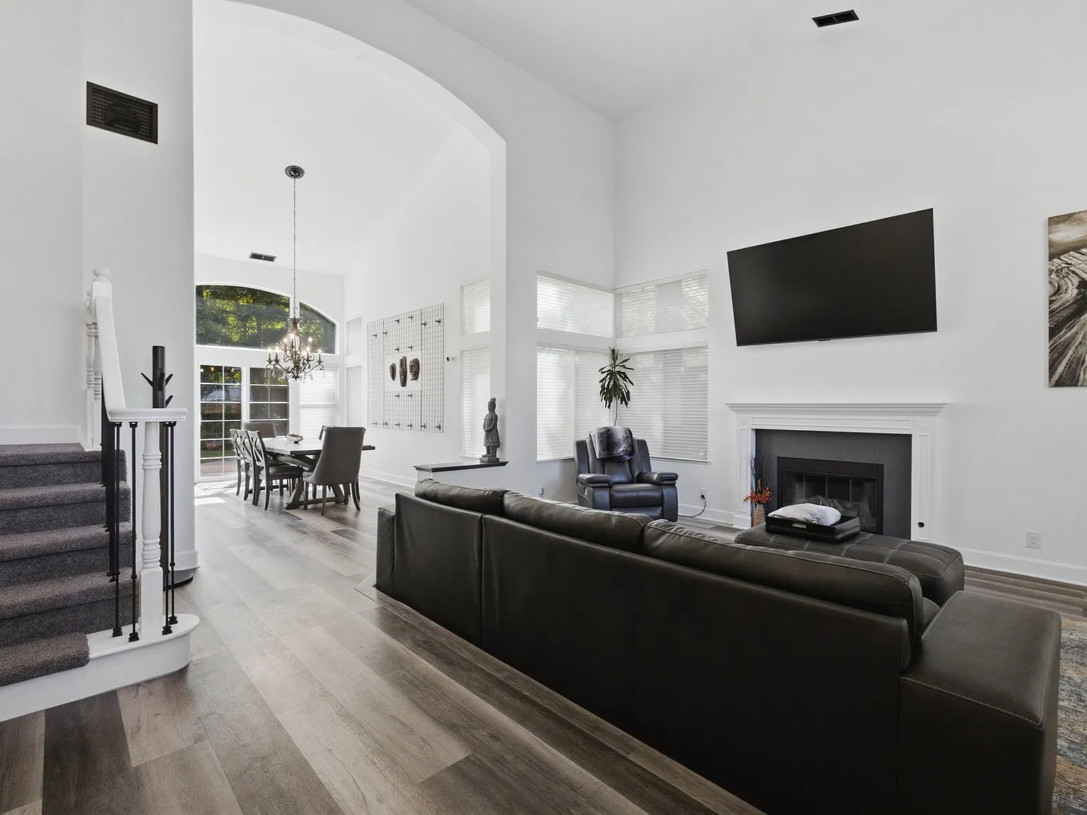 5 bed, 3151 sqft, $4,750 — Photo 4