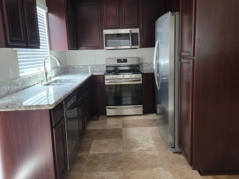 445 Hart Dr #7 — Photo 1