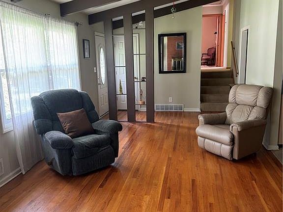 5th image of 7908 Windsor St