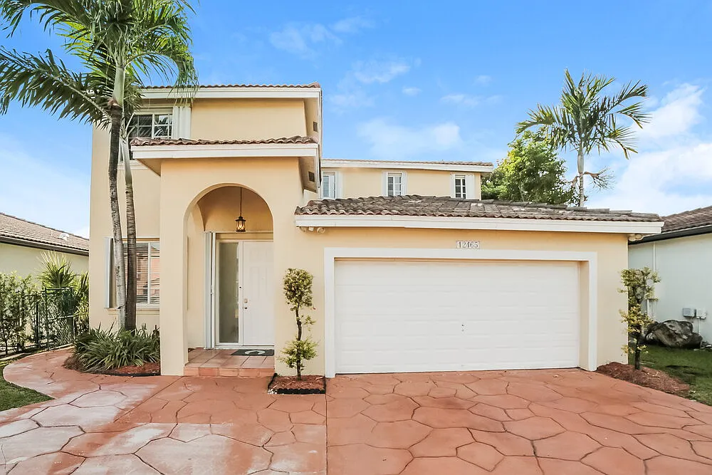 4 bed, 3.0 bath, 2557 sqft, $4,180 — Photo 1