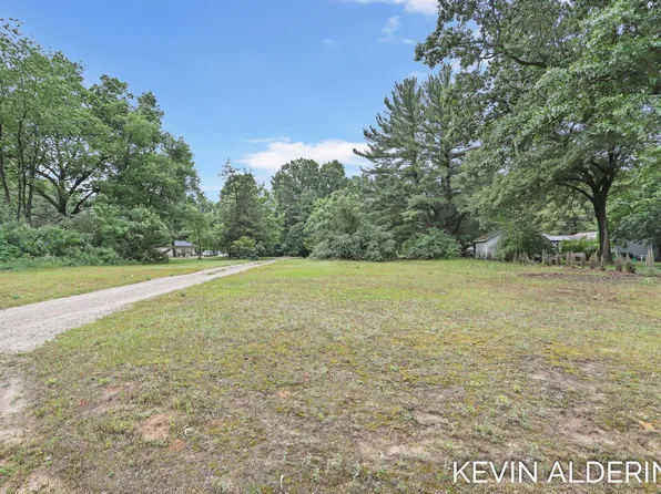 5395 Reveille Rd, Fennville, MI 49408