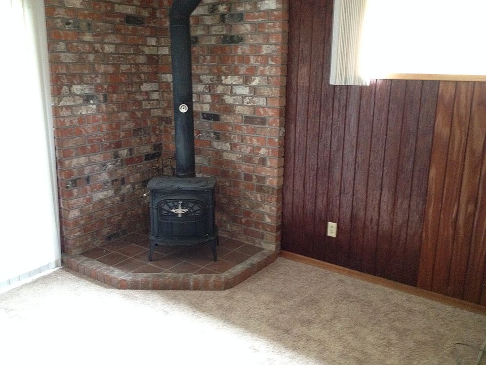 2nd image of 4941 Indian Rd NE